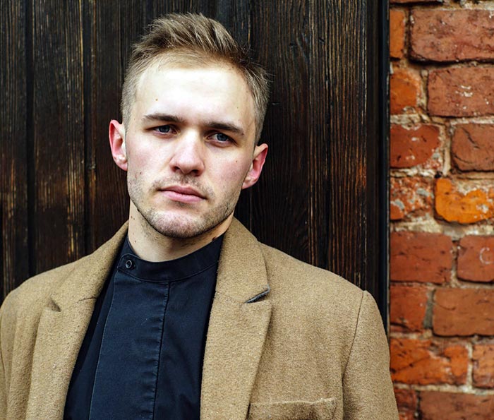 актер Юрий Шелковников