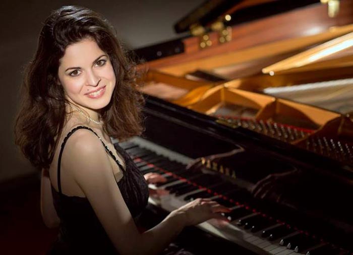 Российская пианистка Злата Чочиева
