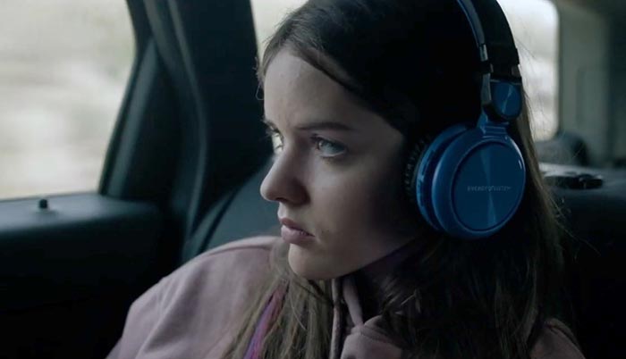 Зои Арнао в фильме Паранормальное Маяк