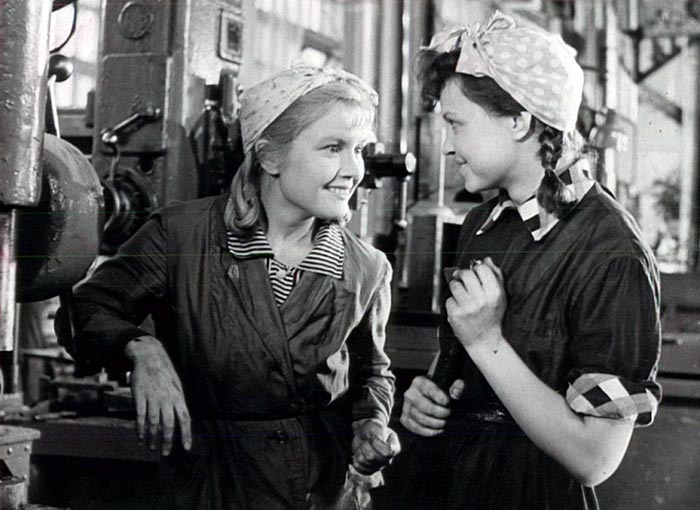 Зоя Вихорева в фильме С днём рождения