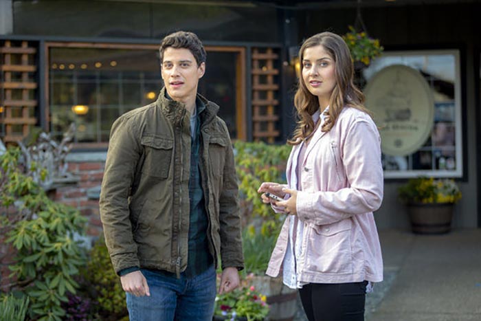 Адам ДиМарко в сериале Тайны Эммы Филдинг