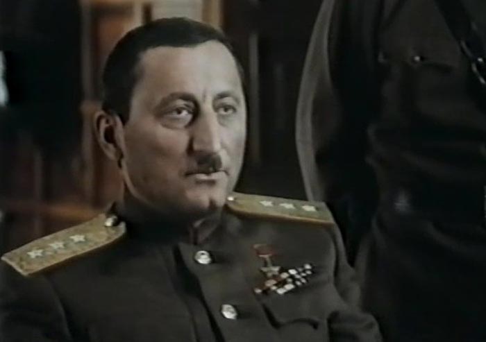 Ахсарбек Бекмурзов в роли Иссы Плиева