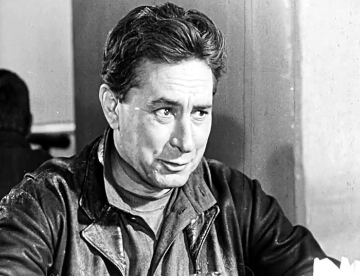 Михаил Иванов в фильме Случай на дороге