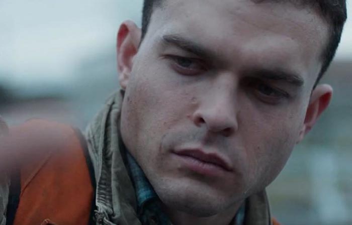 Олден Эренрайк в фильме Жёлтые птицы