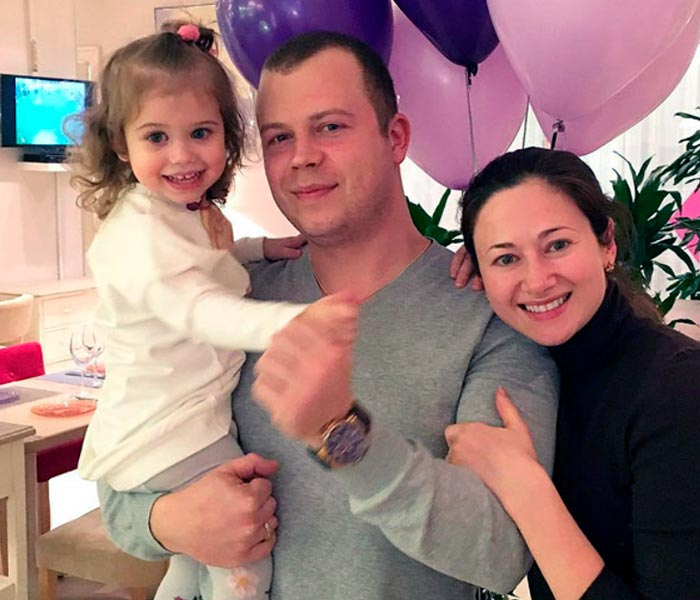 Алена Стебунова и Эйтан Гудаускас с дочерью Адель