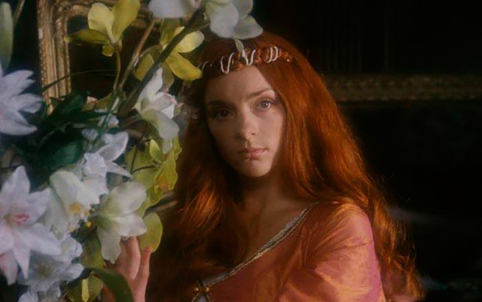 Алеся Самоховец в фильме Рыжик в Зазеркалье