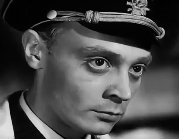 Александр Кириллов в фильме Доктор Вера