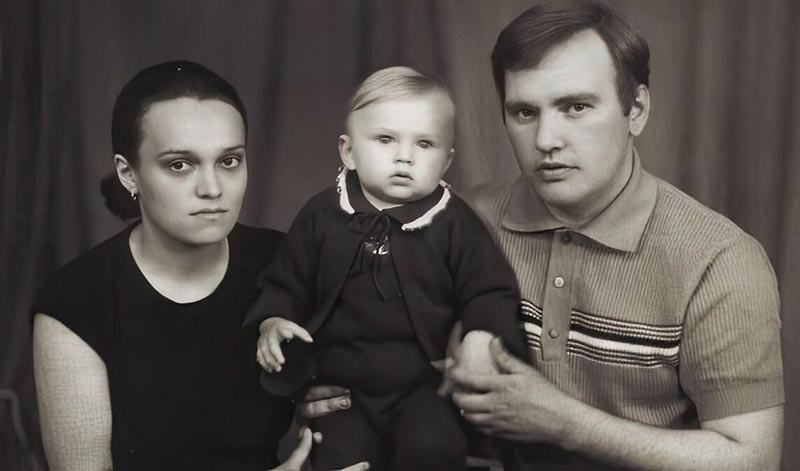 Александр Костюк и Надежда Кадышева в молодости с сыном