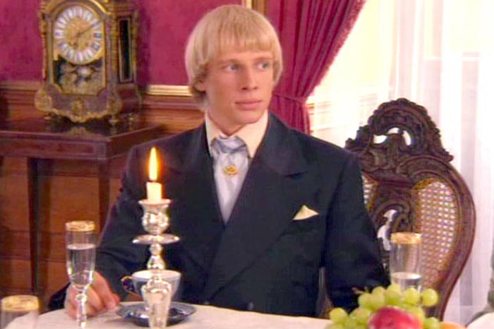 Александр Порываев в фильме С днём рождения, королева!