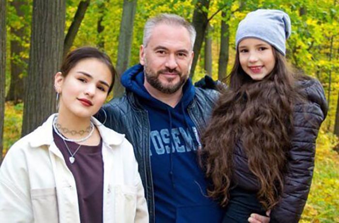 Александр Златопольский с дочерьми