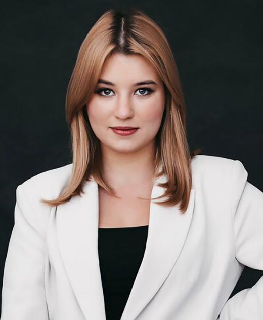 Александра Карабешкина в юности