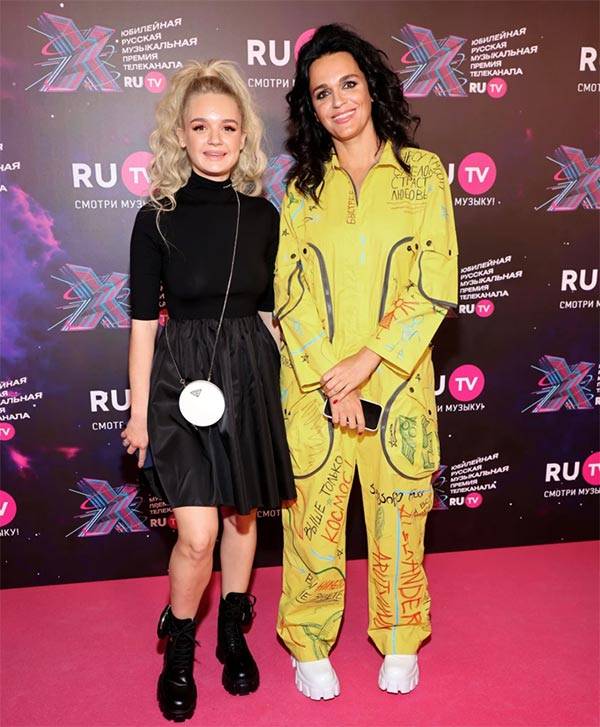 Александра Морозова и певица Слава