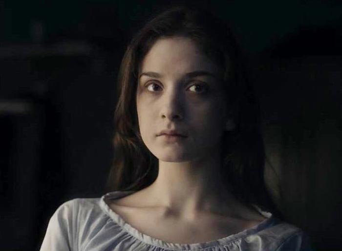 Алиса Рейфер в фильме Вселение