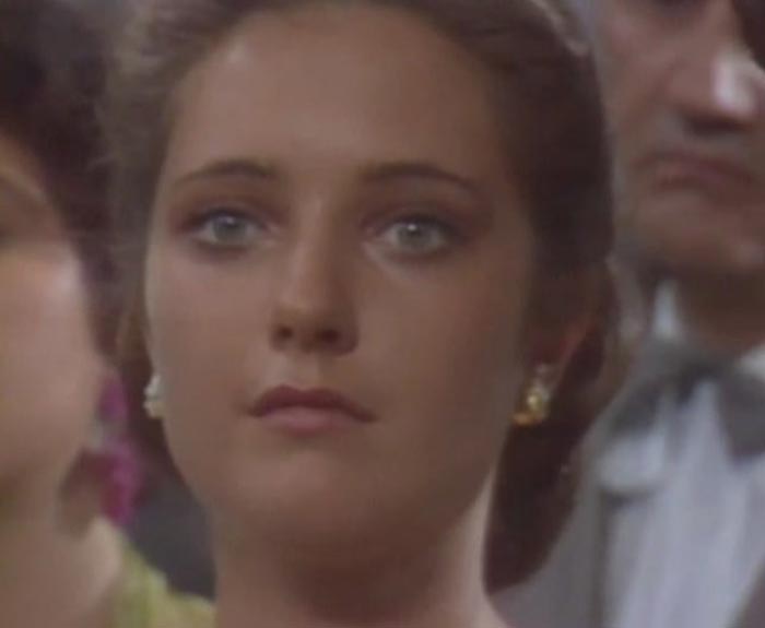 Алиса Завенягина в фильме-спектакле Ложь на длинных ногах