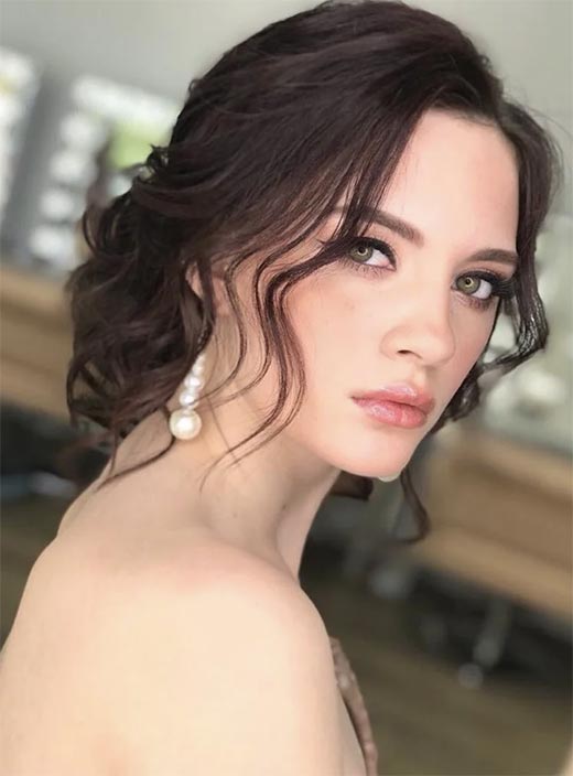 актриса Анастасия Дмитриева