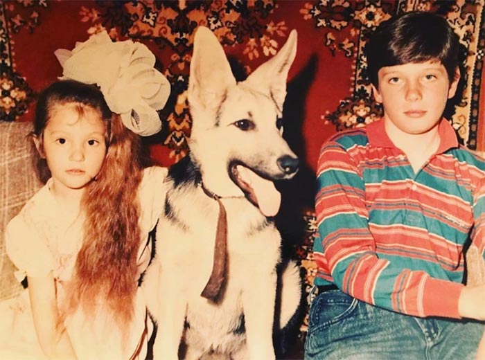 Анастасия Кашеварова в детстве с братом