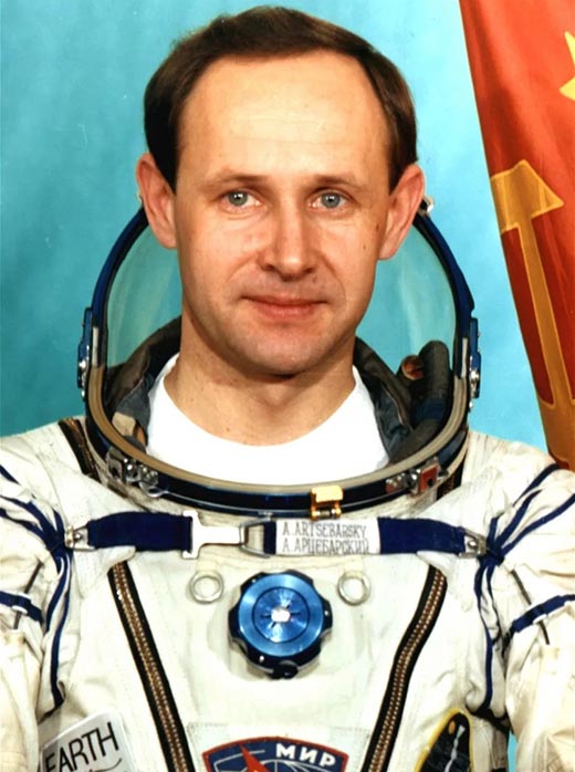 космонавт Анатолий Арцебарский