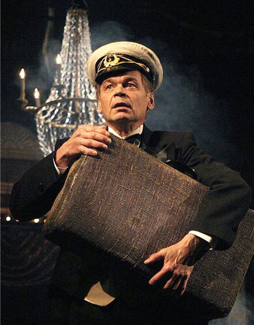 Анатолий Фирстов в спектакле Зойкина квартира