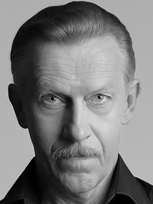 Анатолий Устинов