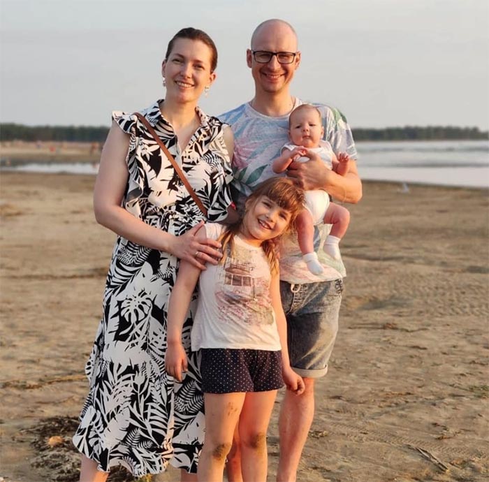 Андрей Левин с женой и детьми