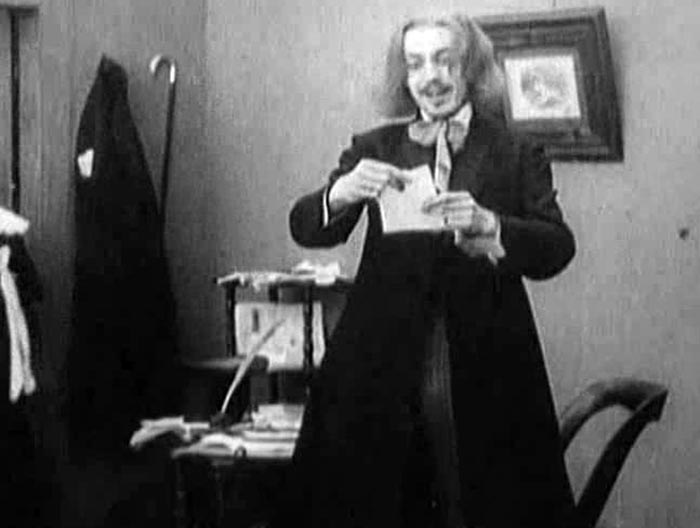 Андрей Громов в фильме Дядюшкина квартира