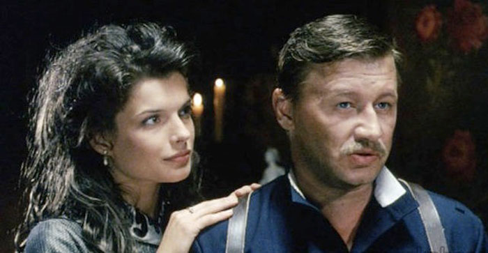 Анна Азарова в фильме Господа офицеры: Спасти императора