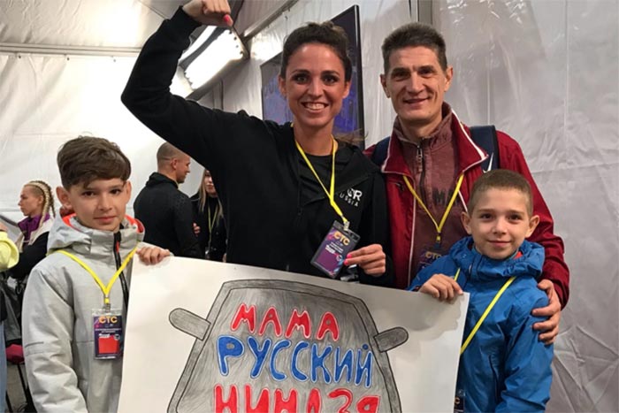 Анна Иванова с мужем и сыновьями