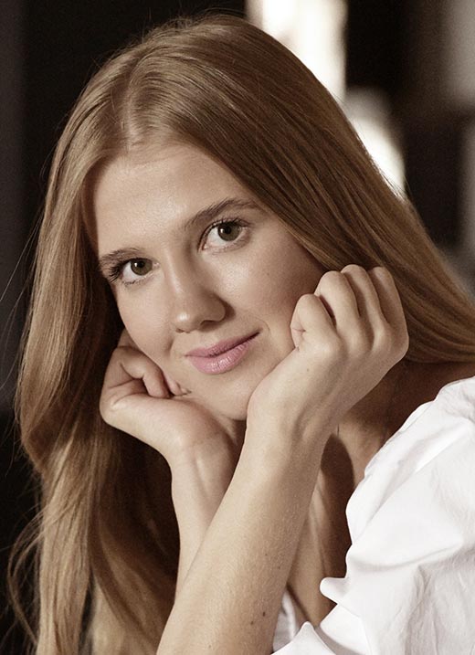 актриса Анна Коренько