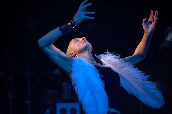 Анна Кузнецова в фильме Пыль