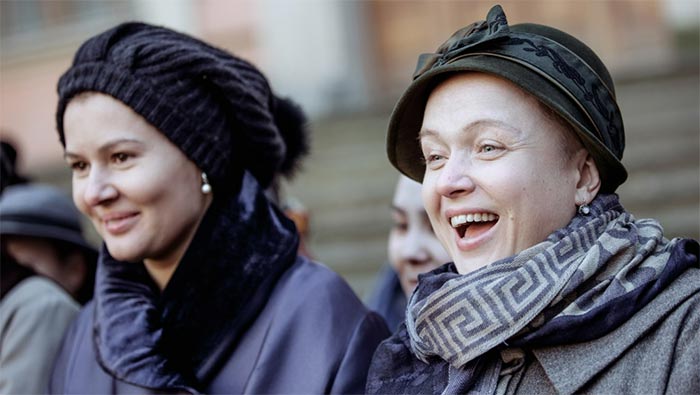 Анна Кузнецова и Мария Кожевникова в фильме Батальонъ