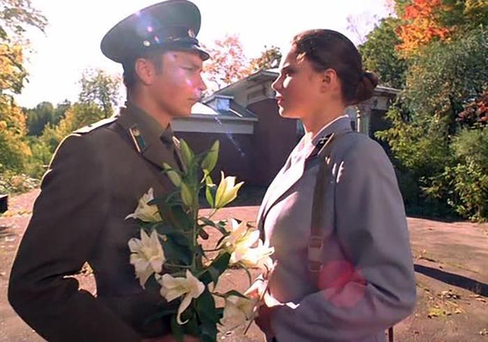 Анна Линнер в фильме Даун Хаус