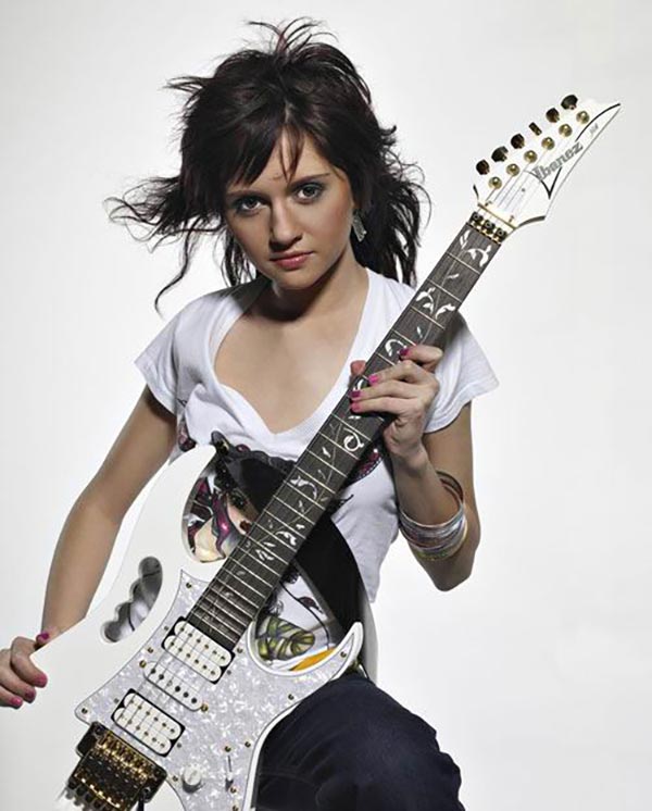 певица и гитаристка Анна Руднева