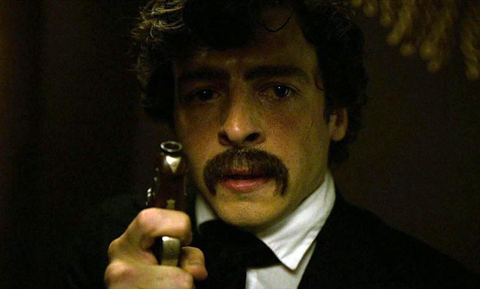 Энтони Бойл в роли Джона Уилкса Бута