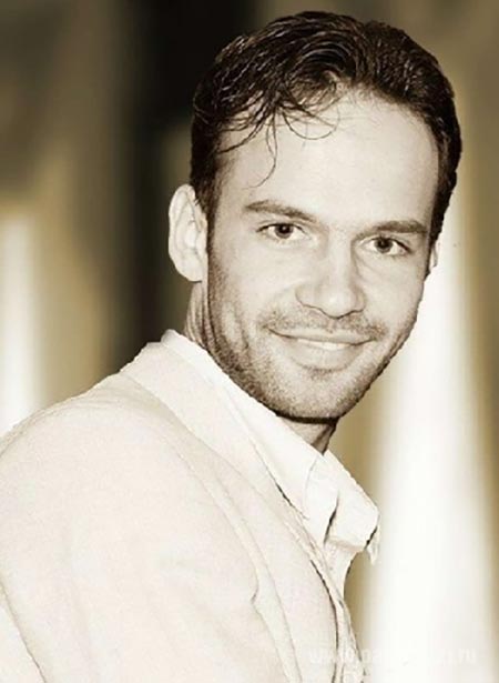 танцор Антон Ковалев