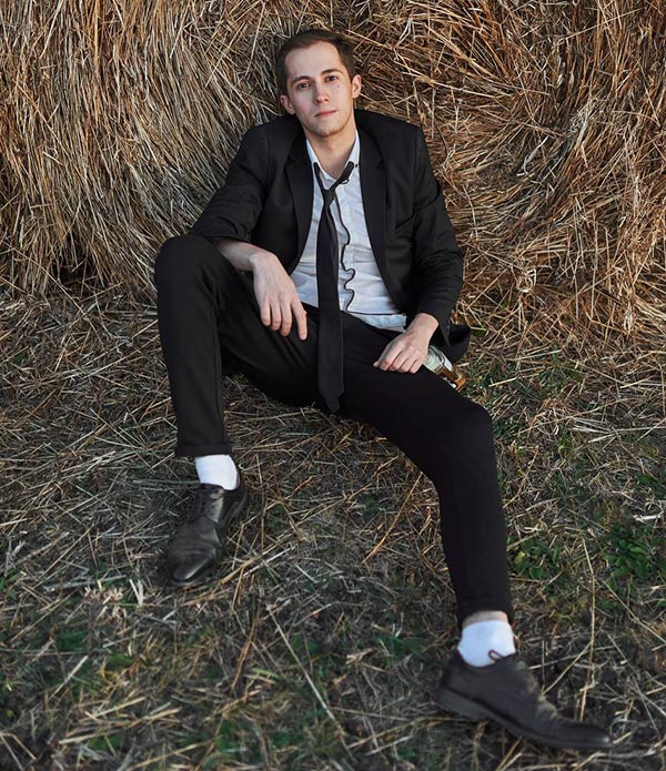 актер и сценарист Антон Просвирин