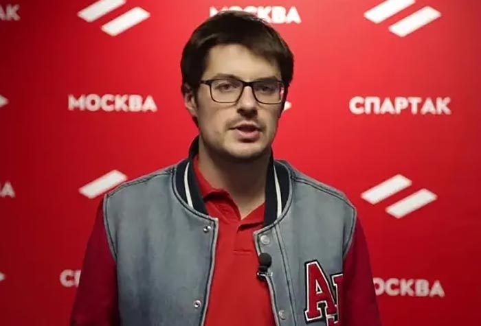 Хоккейный комментатор Артем Батрак