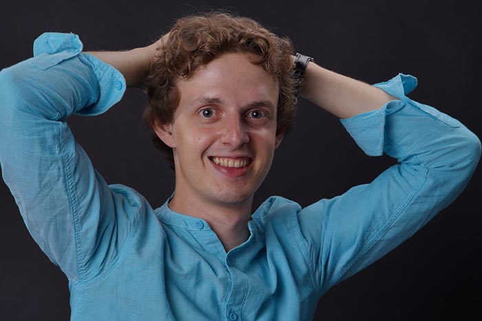 актер Артем Глухов