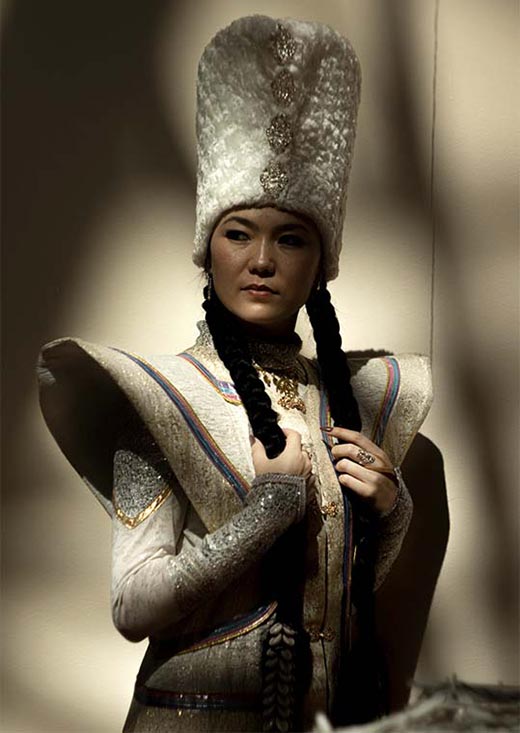 актриса Арунай Тазранова