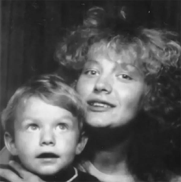 Бывшая жена Эдуарда Флёрова Ася с сыном Максимом