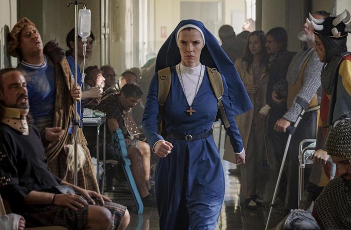 Бетти Гилпин в сериале Миссис Дэвис