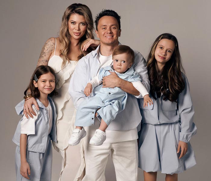 Наталья Соболева и Илья Соболев с детьми