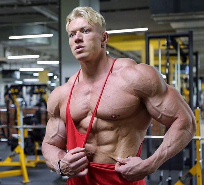 бодибилдер Никита Комаров