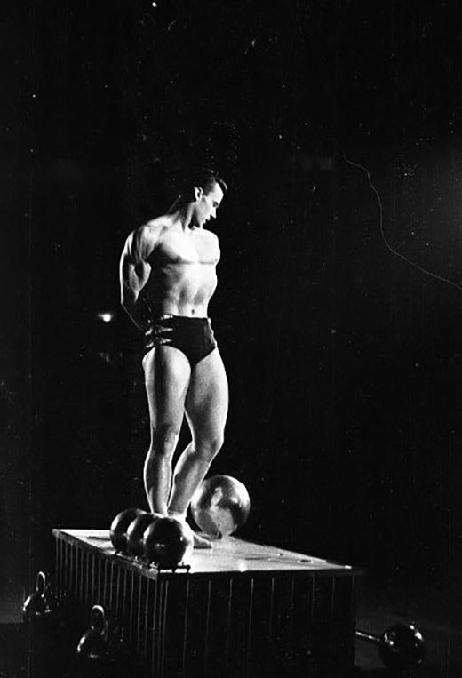 силовой жонглёр Борис Вяткин