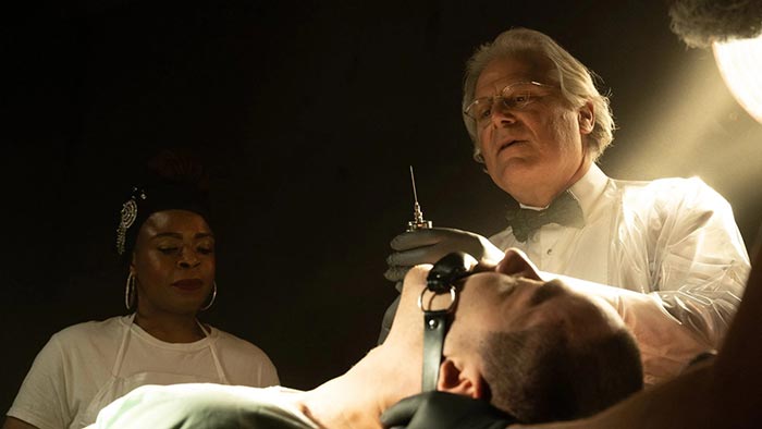 Брюс Олтман в фильме Обитель