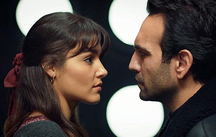 Бугра Гюльсой в сериале Азизе