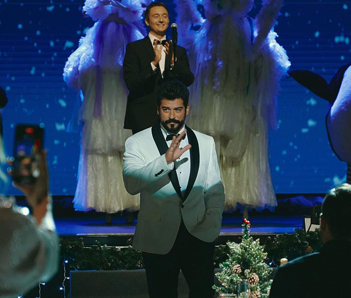 Бурак Озчивит в фильме Ёлки 11