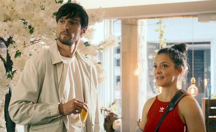 Камилла Леллуш в фильме Притворись моей невестой