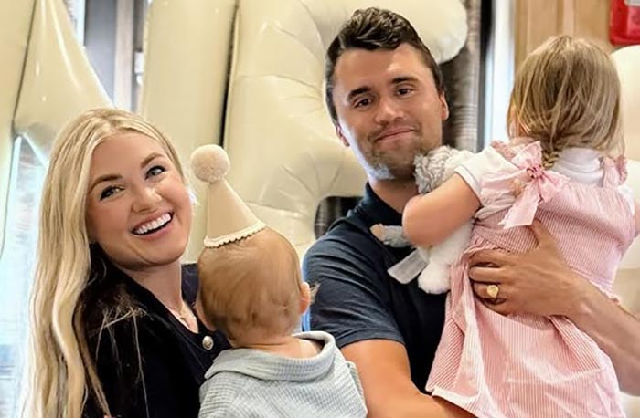 Чарли Кирк с женой и детьми