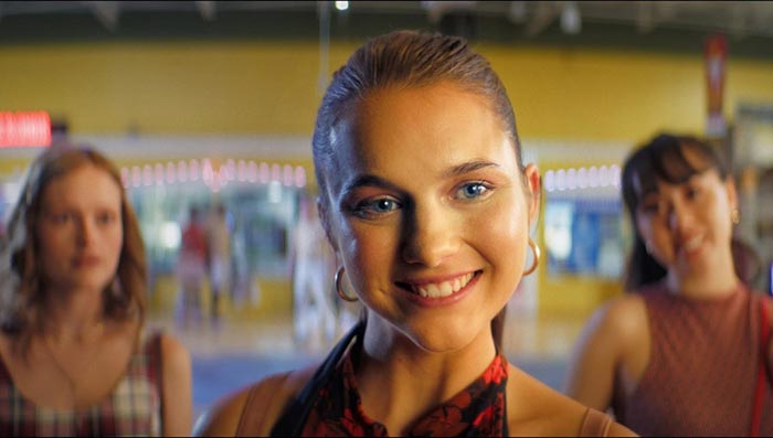 Хлоя Ист в фильме Формула популярности