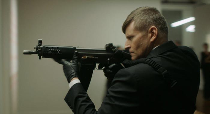 Криспин Гловер в фильме Киллер по вызову